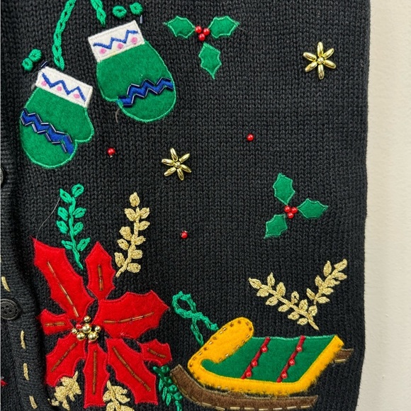 Vintage 90s Size S/M Sweater Vest Christmas Poinsettias Hat Gloves Sled Winter - Picture 4 of 5